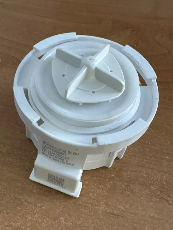 Насос сливной (помпа) для стиральных машин LG арт. EAU64082901, 26V, 20W